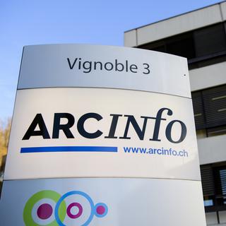 Le logo du journal Arcinfo en janvier 2018 à Neuchâtel. [Keystone - Jean-Christophe Bott]