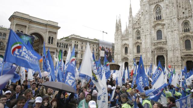 A une semaine du scrutin européen, les souvrainistes se réunissent à Milan autour de Matteo Salvini. [Keystone - Luca Bruno]