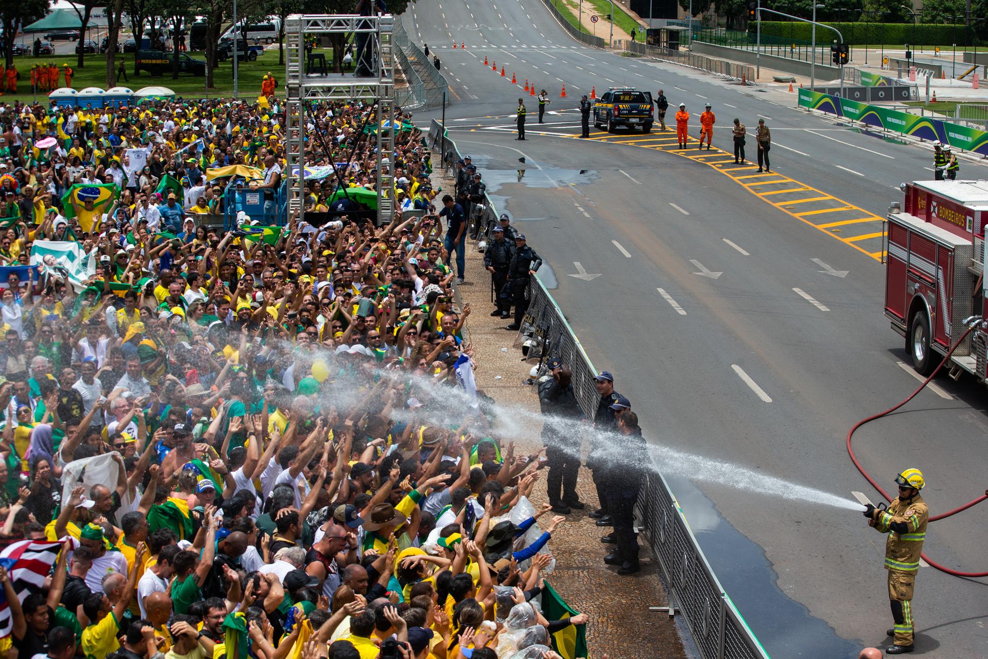 Des milliers de personnes se sont rassemblées devant le palais Planalto à Brasilia pour l'investiture du président brésilien Jair Bolsonaro [Brazil Photo Press - Ed Ferreira]