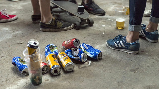 Cent francs d'amende pour littering dans le canton de Neuchâtel. [Keystone - Alessandro della Valle]