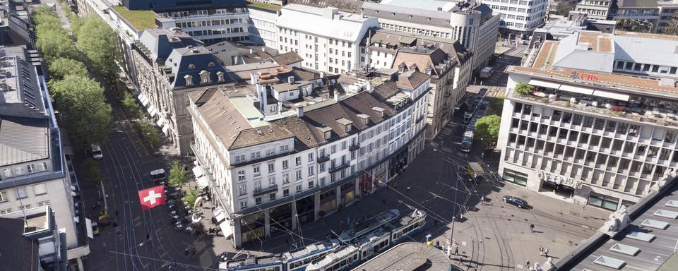 Vue aérienne de la Paradeplatz, le secteur des banques, à Zurich. [Keystone - Gaëtan Bally]