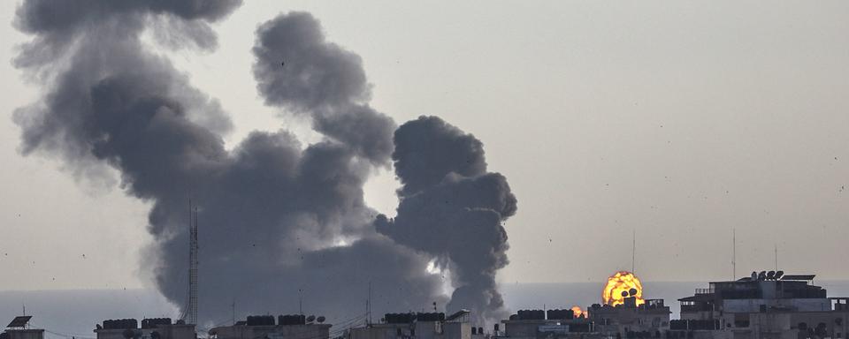 L'armée israélienne bombarde la bande de Gaza en représailles à des tirs de roquettes. [Keystone - Mohammed Saber]