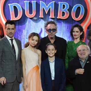Tim Burton et les acteurs du film "Dumbo". [EPA/Keystone - Neil Hall]