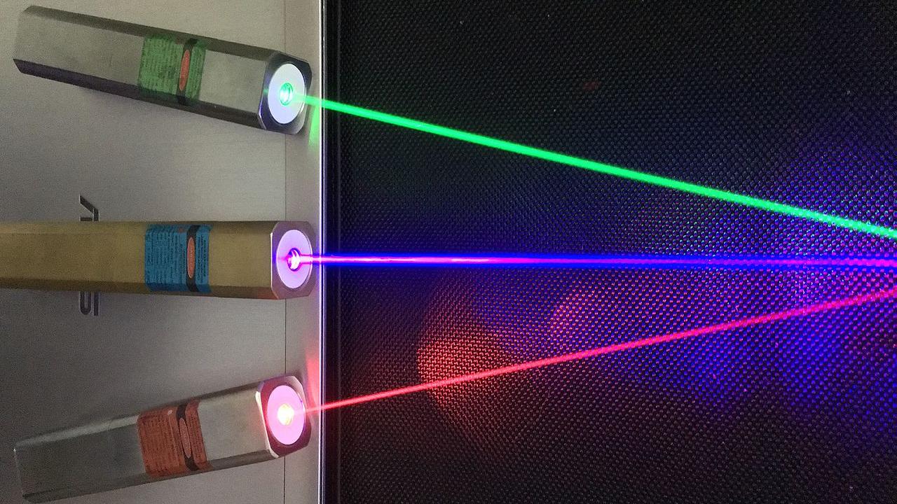 Certains pointeurs laser ne sont plus autorisés en Suisse [CC - Pang Kakit]