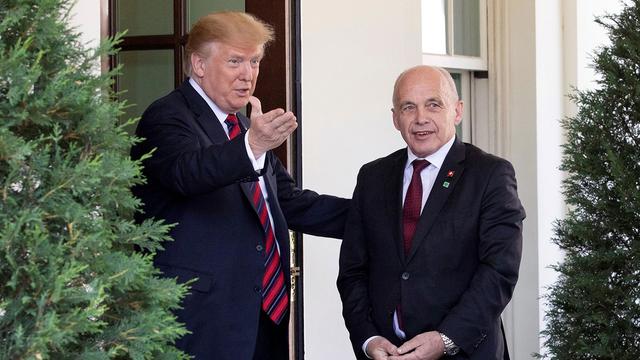 Ueli Maurer a été accueilli par Donald Trump à l'entrée de la Maison Blanche. [Official White House - Joyce N. Boghosian]