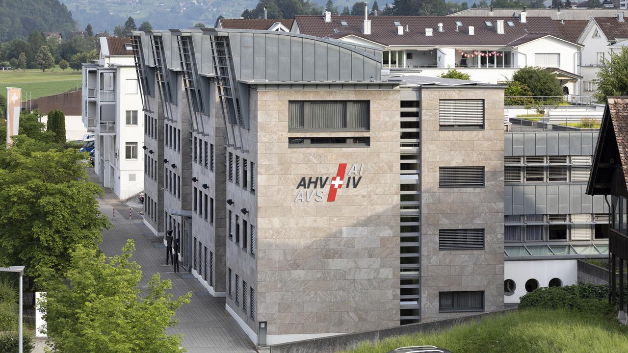 Le bâtiment de l'AVS-AI du canton de Schwyz (image d'illustration). [Keystone - Gaëtan Bally]