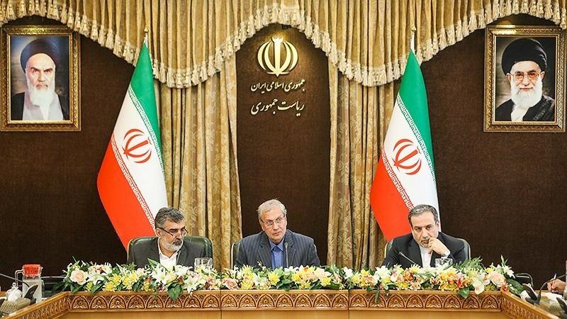 Behrouz Kamalvandi, le porte-parole de l'Organisation iranienne de l'énergie atomique (à gauche) lors d'une conférence de presse à Téhéran, le 7 juillet 2019. [Tasnim News Agency/Reuters - Hamed Malekpour]
