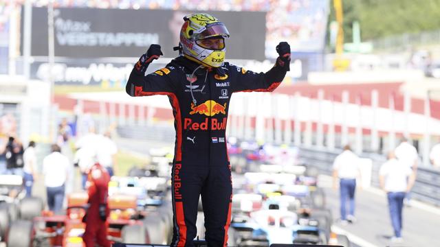 Verstappen a réussi une remontée exceptionnelle après avoir manqué son départ. [Ronald Zak]