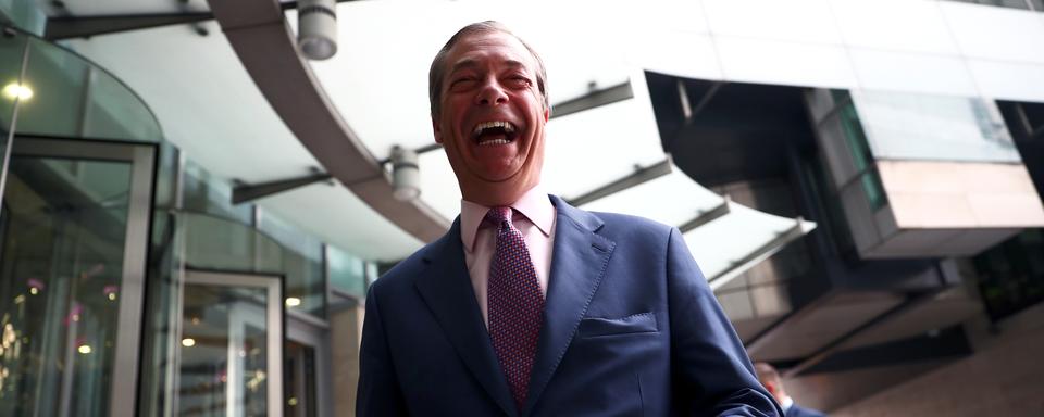 Nigel Farage savoure la victoire de son parti du Brexit aux européennes. [REUTERS - Hannah Mckay]