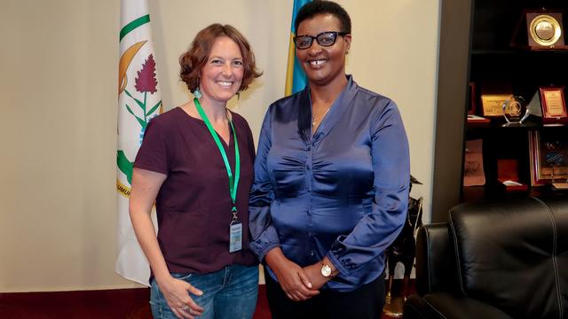 Laurence Difélix et Donatille Mukabalisa, présidente de la chambre des députés. 
RTS