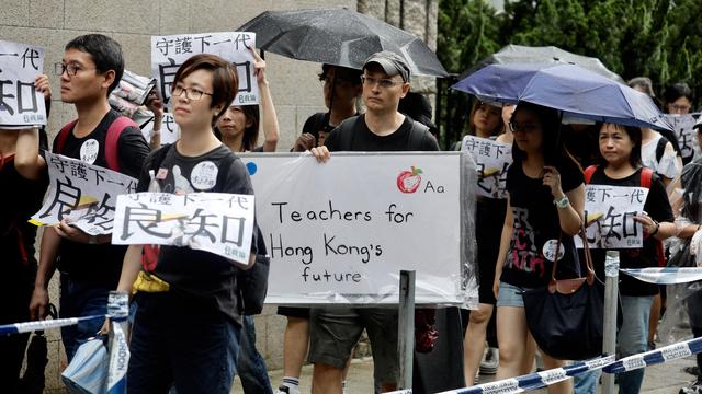 Les fonctionnaires ont été les premiers à défiler samedi 17.08.2019 à Hong Kong. [AP/Keystone - Vincent Yu]