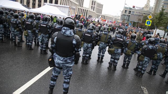 Près de 40'000 personnes ont manifesté à Moscou, samedi. [Keystone - Alexander Zemlianichenko]