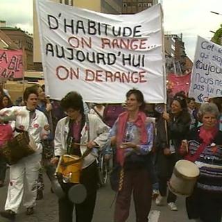 Défilé  lors de la grève des femmes de 1991 à La Chaux de Fonds. [RTS]