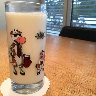 Une image d'un verre de lait pour le Futur Antérieur du lundi 23 septembre 2019 [RTS - Jean de Preux]