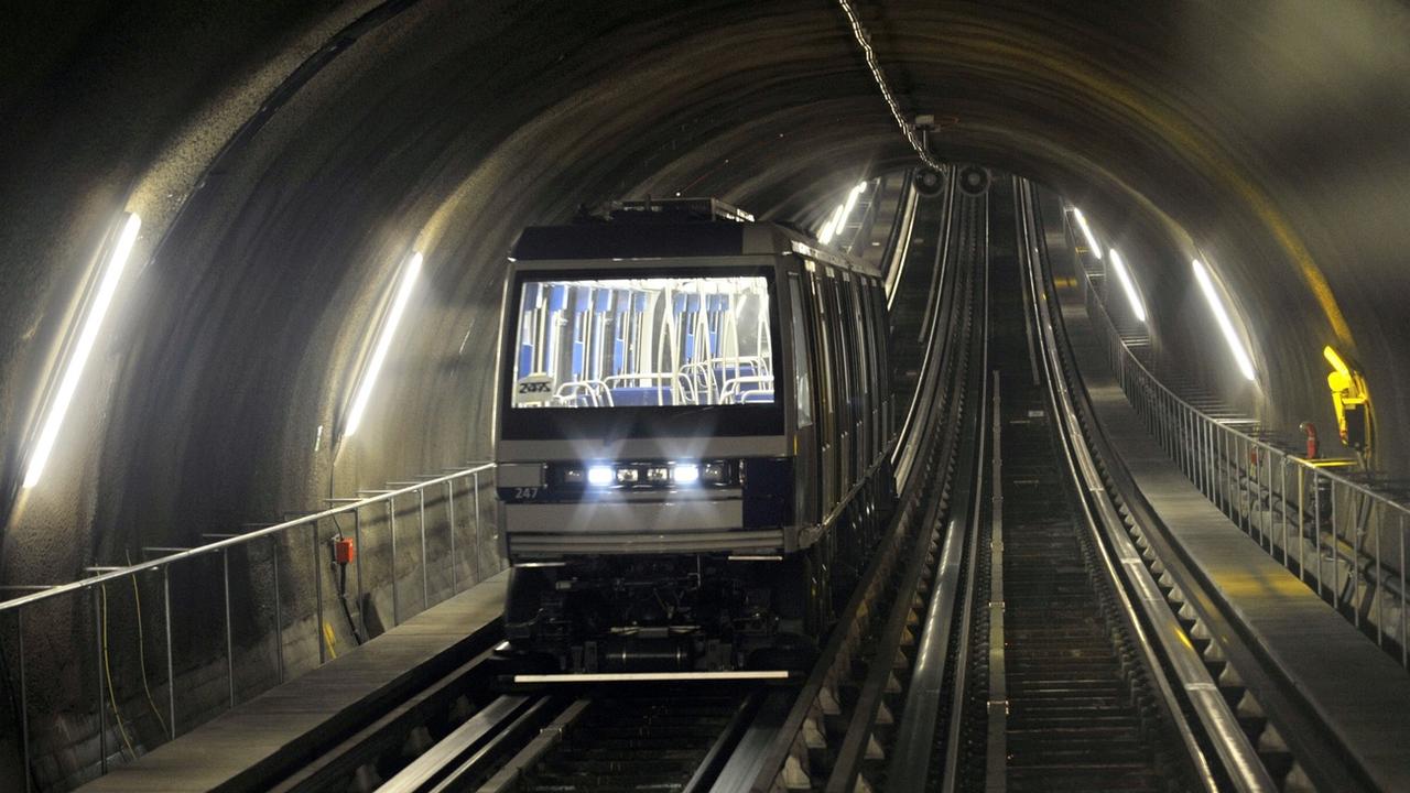 En équipant les tunnels de métro d'un système géothermique, la ville de Lausanne éviterait l’émission de 2 millions de tonnes de CO2 par an (image d'illustration). [Keystone - Laurent Gilliéron]