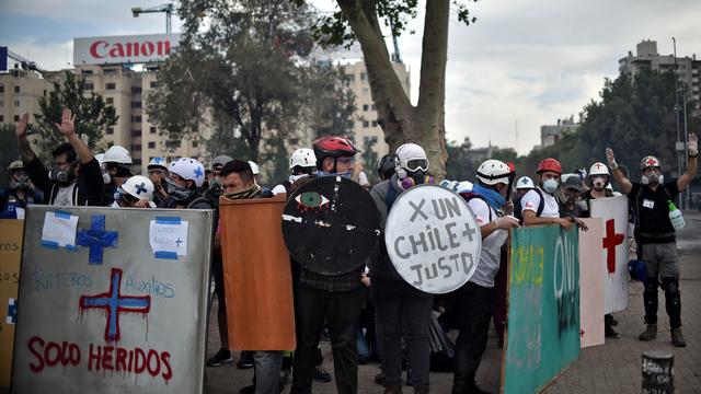 Les manifestations se poursuivaient lundi à Santiago, la capitale du Chili. [AFP - Rodrigo Arangua]