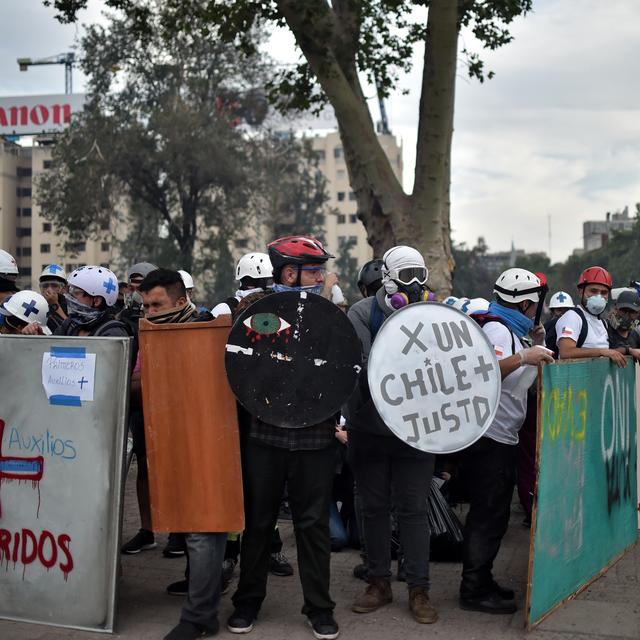 Les manifestations se poursuivaient lundi à Santiago, la capitale du Chili. [AFP - Rodrigo Arangua]