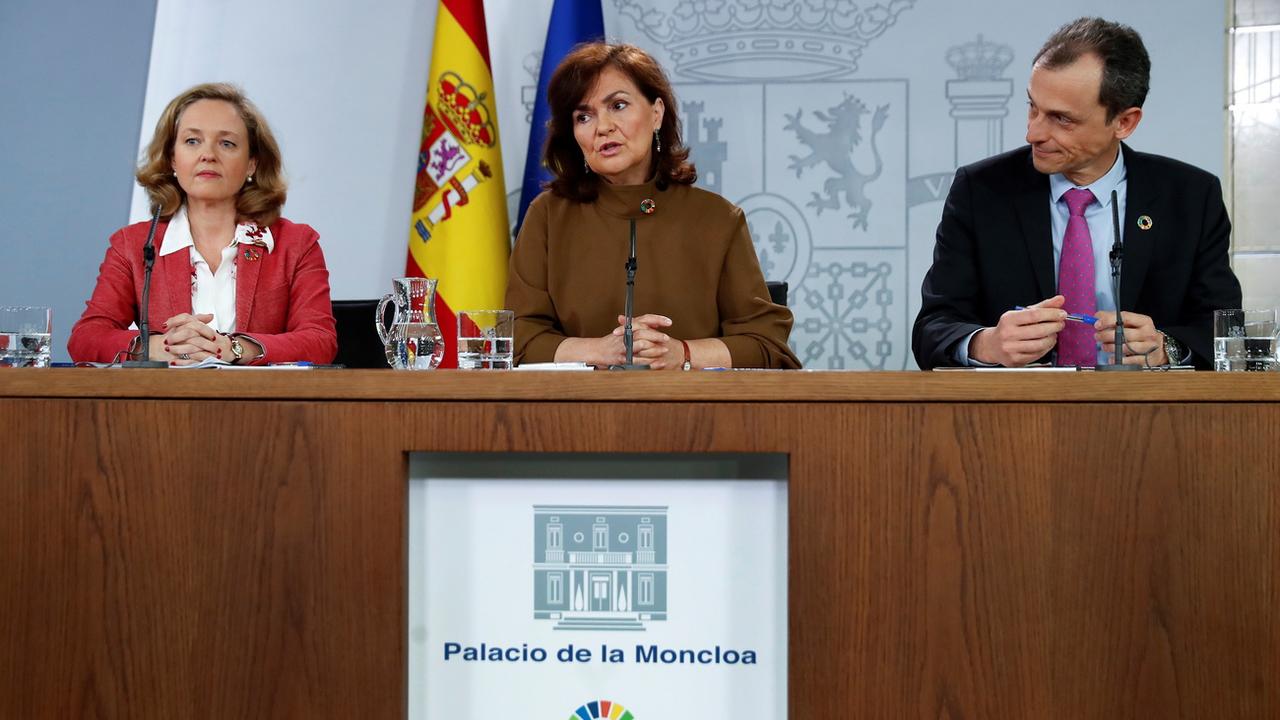 La ministre espagnole Carmen Calvo devant la presse vendredi 08.02.2019. [EPA/Keystone - Chema Moya]