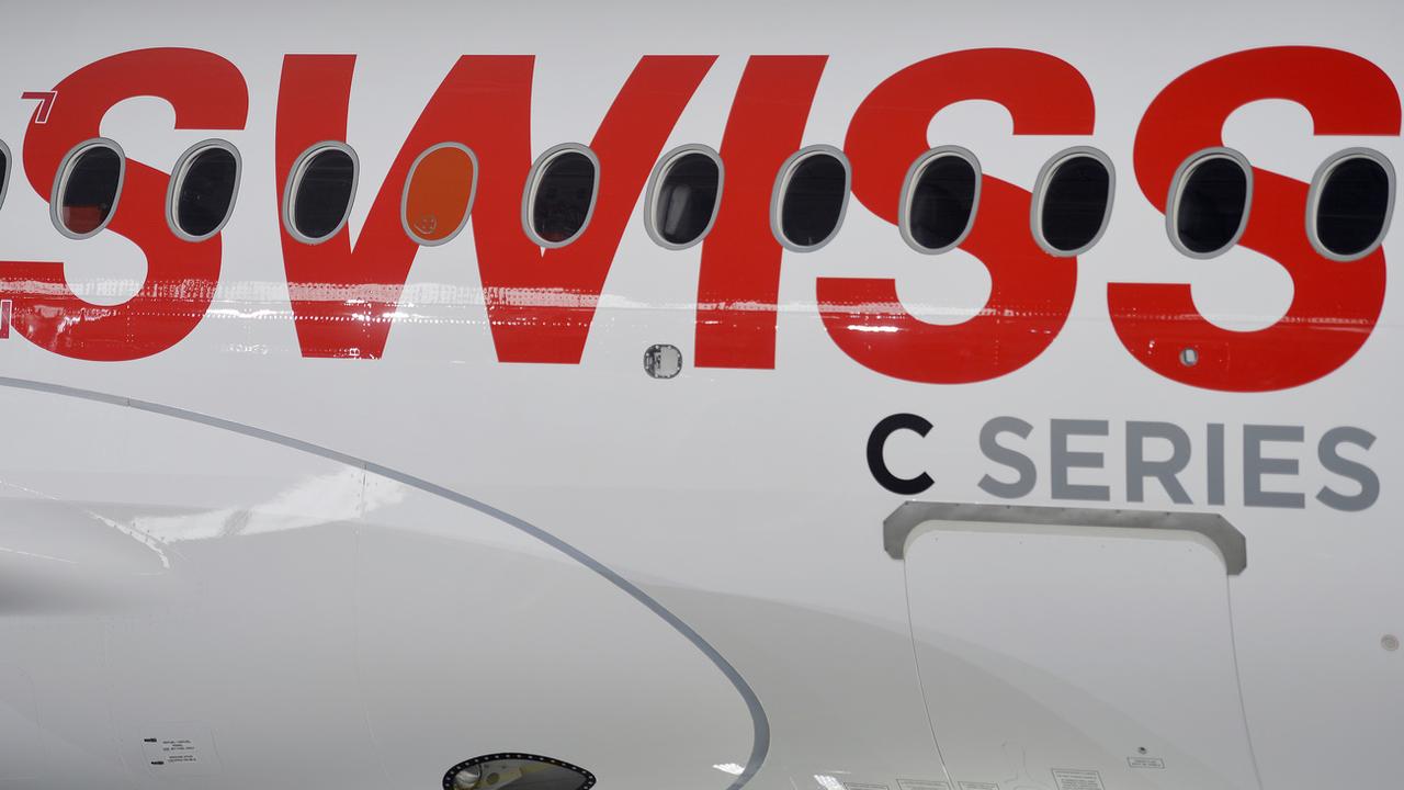 Un Airbus A220 de la compagnie aérienne Swiss en juin 2015. [Keystone - Walter Bieri]