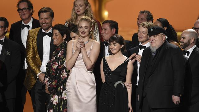 L'équipe de "Game of Thrones" sur la scène des Emmy Awards. ce 22 septembre 2019 à Los Angeles. [Invision/AP - Chris Pizzello]