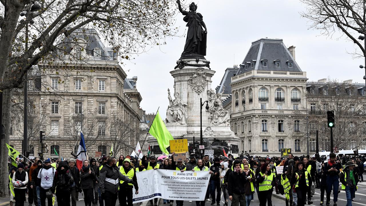 Des manifestants à la Place de la République, Paris, le 9 décembre 2019. [afp - Stéphane de Sakutin]