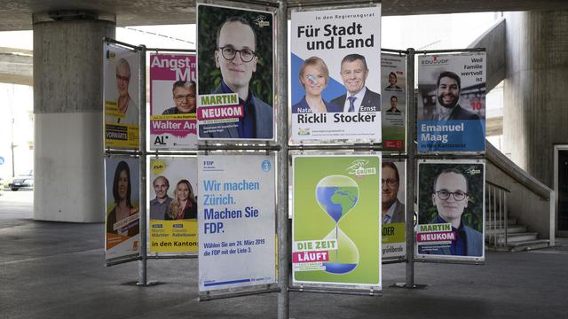 Des affiches électorales à Zurich. [Keystone - Christian Beutler]