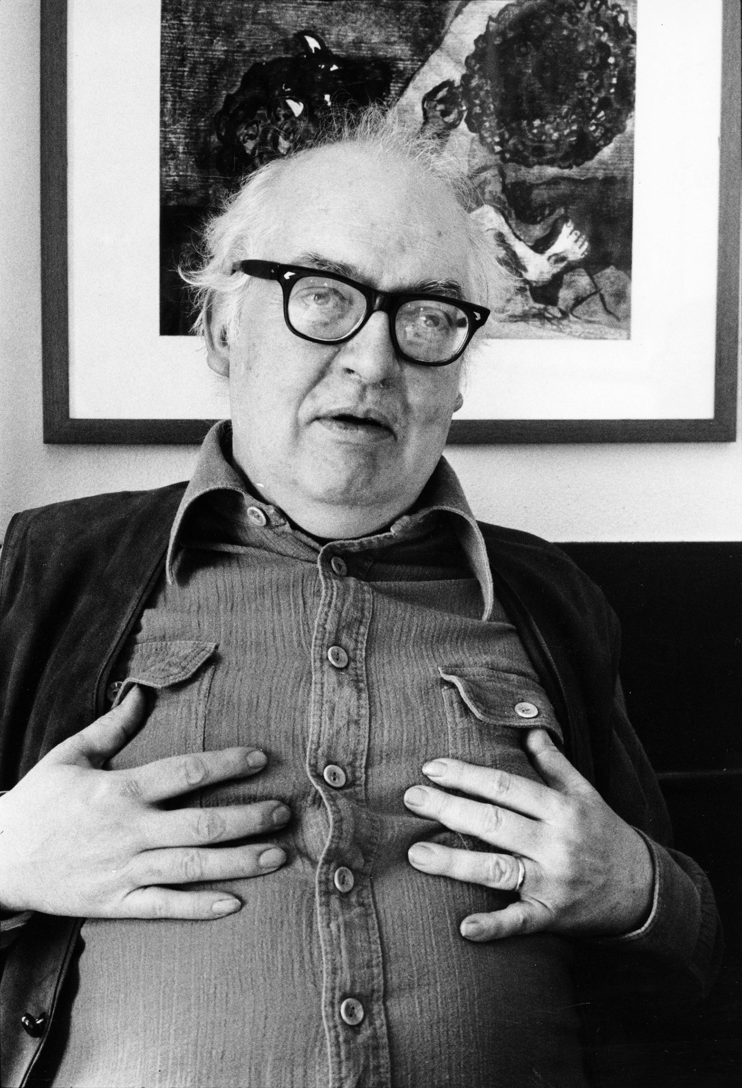Friedrich Dürrenmatt après un repas au Rocher en 1977. [Centre Dürrenmatt - Kurt Wyss]