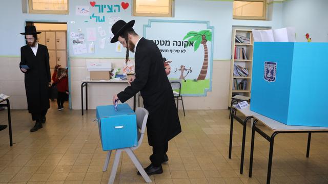 Les israéliens se rendent aux urnes ce mardi 9 avril. [EPA/Keystone - Abir Sultan]