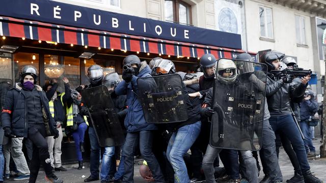 L'acte 12 des "gilets jaunes" était dédié aux manifestants blessés : Interview de Sébastien Roché [Keystone/EPA - Yoan Valat]