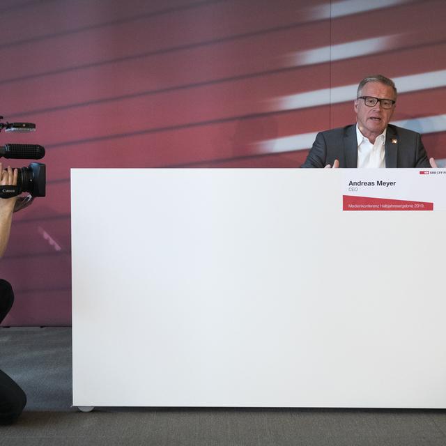 Le patron des CFF, Andreas Meyer, lors d'une conférence à Berne le 4 septembre 2019. [Keystone - Peter Klaunzer]