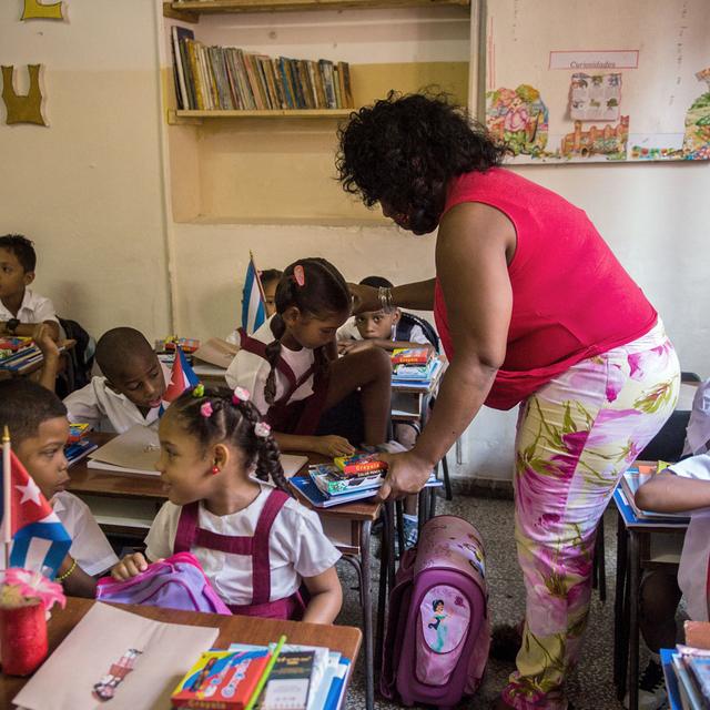 L'augmentation salariale concerne notamment les enseignants cubains, très mal payés. [AFP - Yamil Lage]