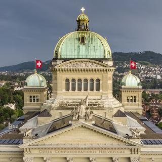 Vue aérienne du Palais fédéral à Berne le 8 août 2018. [Keystone - Thomas Hodel]