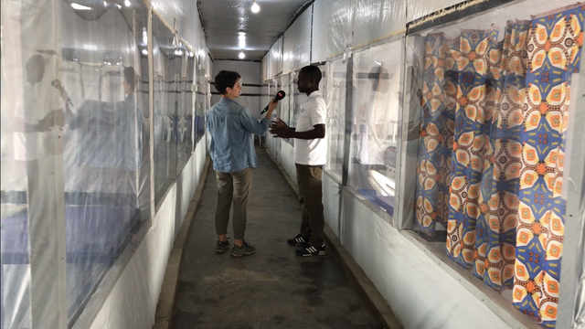 Dans le Centre de Traitement (CTE) de Béni, des traitements expérimentaux sont administrés aux patients ayant contracté Ebola. [RTS - Cédric Guigon]