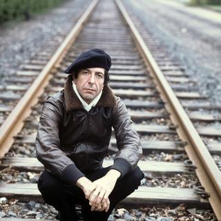 Le chanteur  Leonard Cohen pose à Francfort, en 1976. [AFP - Istvan Bajzat]