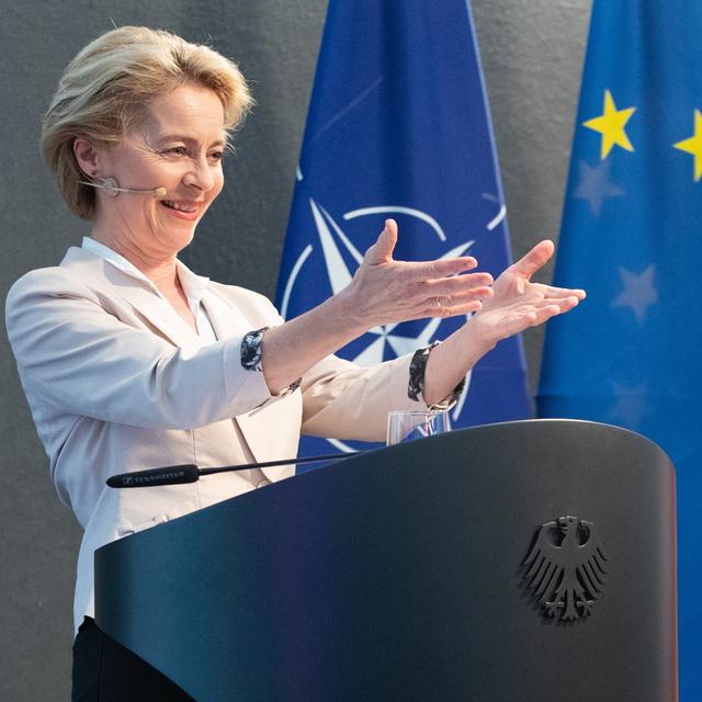 Ursula von der Leyen est une proche de la chancelière Angela Merkel. [EPA/Keystone - Hayoung Jeon]