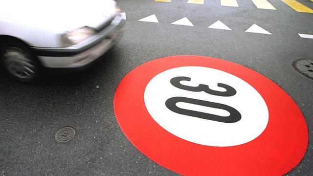 Des tronçons de route cantonale seront limités à 30 km/h à Vaulruz et Neyruz. [Keystone - Urs Flüeler]