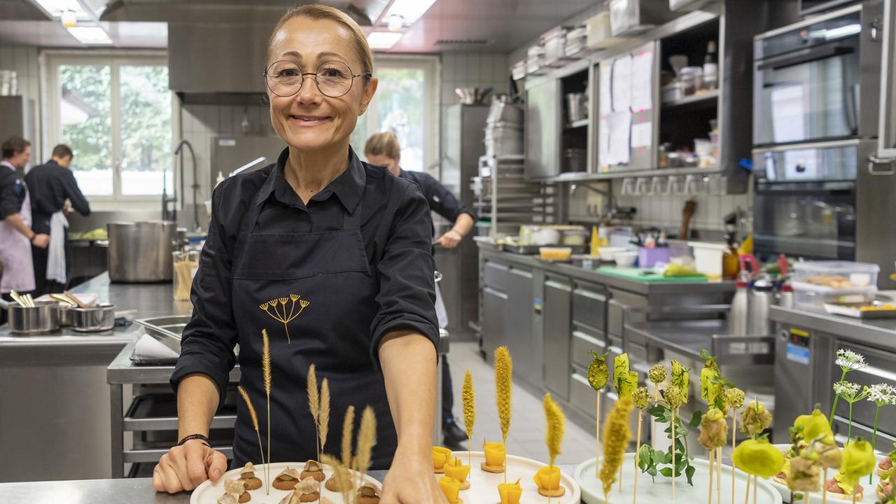 Tanja Grandits obtient pour la deuxième fois le titre de "Cuisinier de l'année". [Keystone - Georgios Kefalas]