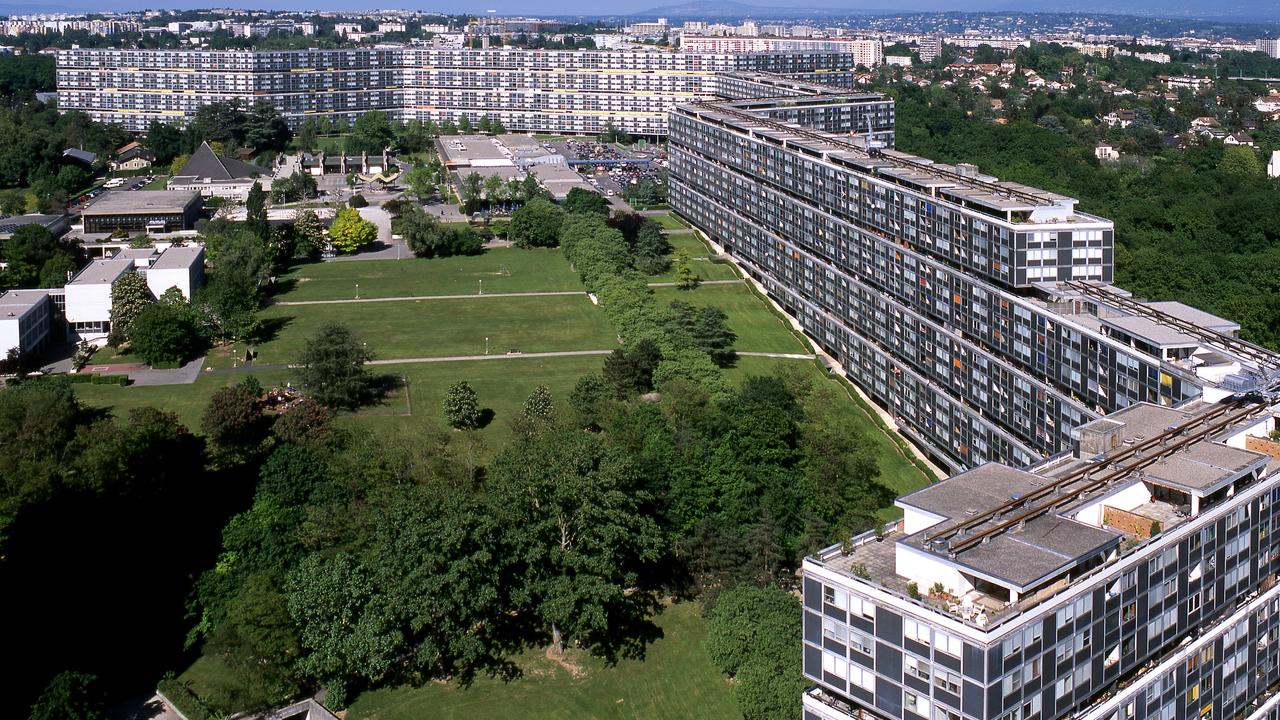 Le Lignon à Vernier (GE) est l'un des bâtiments les plus long au monde. Déroulé, il s'étend sur plus d'un kilomètre. 6000 personnes y vivent. [Claudio Merlini]