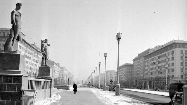 Berlin-Est (Allemagne), janvier 1954. [Collection Roger-Viollet]