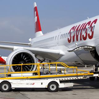 Un avion de la compagnie Swiss sur le tarmac de l'aéroport de Genève. [KEYSTONE - Salvatore Di Nolfi]