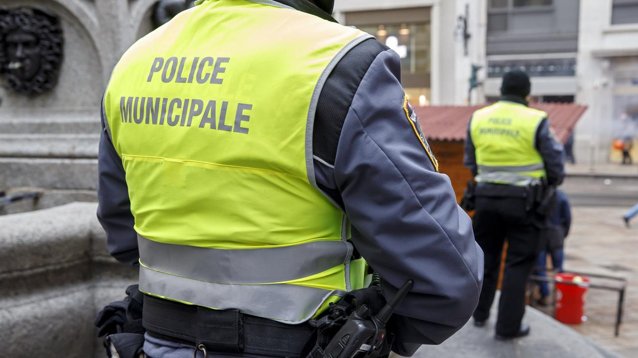 Des agents de la police municipale de la ville de Genève (image d'illustration). [Keystone - Salvatore Di Nolfi]