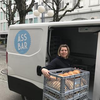 Livraison des magasins Äss-Bar, spécialisés dans les produits "frais de la veille". [RTS - Alain Arnaud]