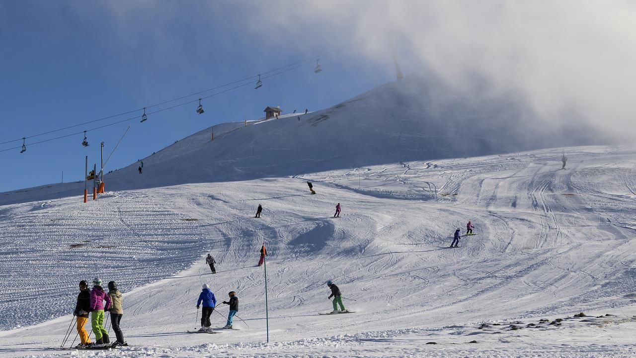 Le domaine skiable des Portes du Soleil, à  Champéry-Les Crosets, en novembre 2017. [Keystone - Jean-Christophe Bott]