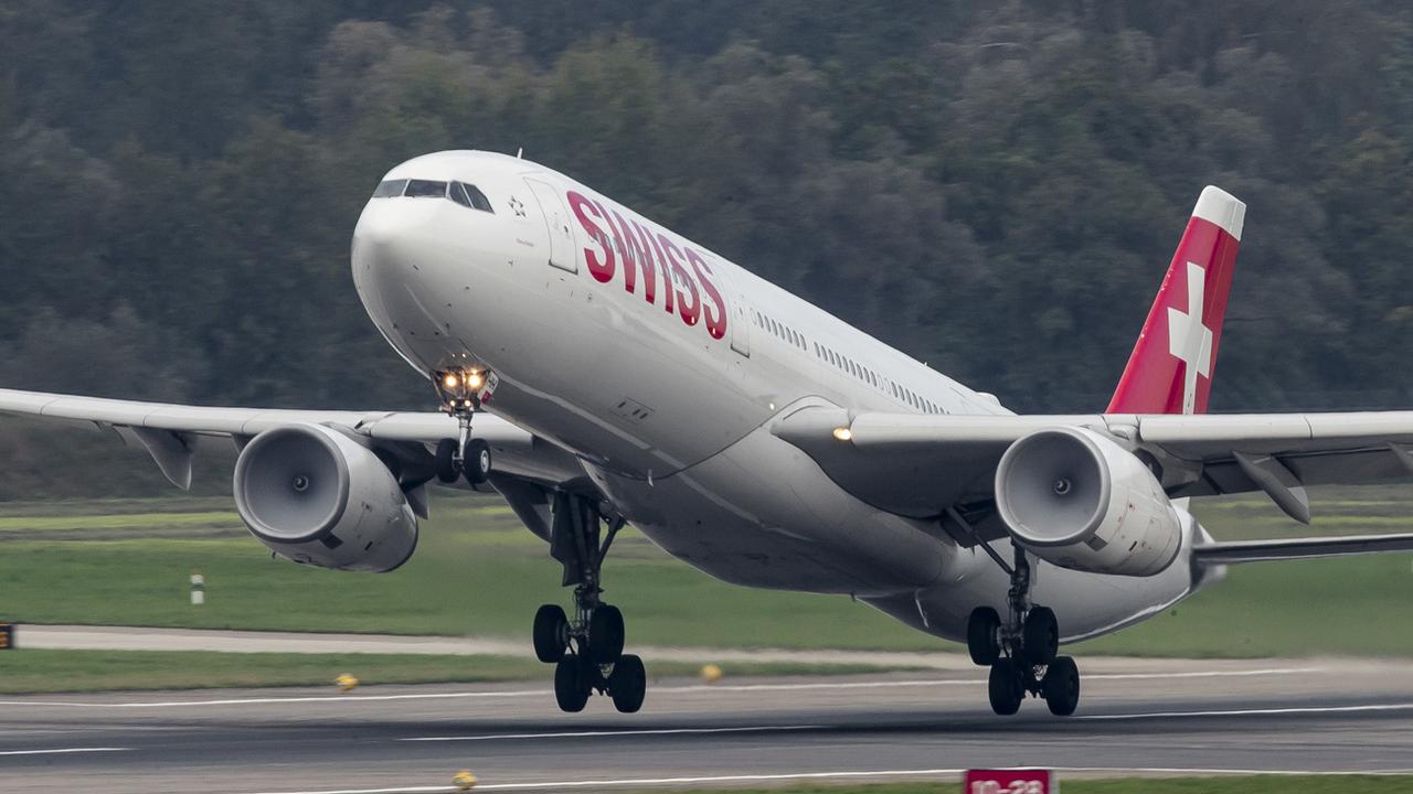 Un Airbus de la compagnie Swiss décolle de l'aéroport de Zurich. [Keystone - Christian Merz]