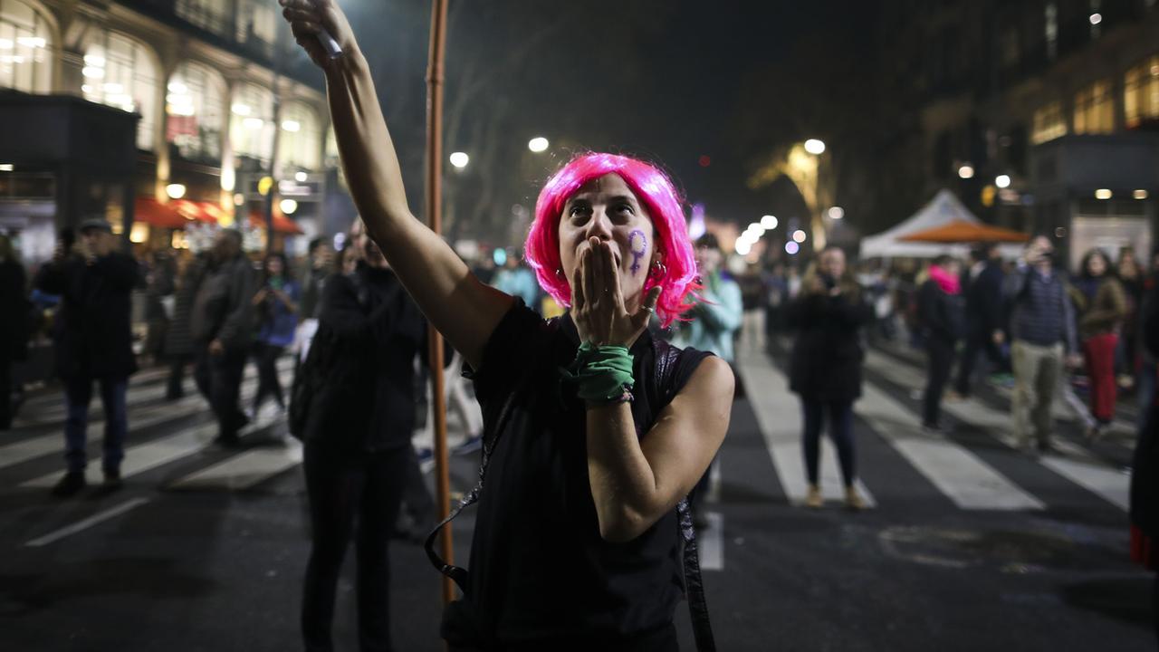 Une femme proteste contre les violences en Argentine, le 3 juin 2019 (image d'illustration). [Keystone - Natacha Pisarenko]