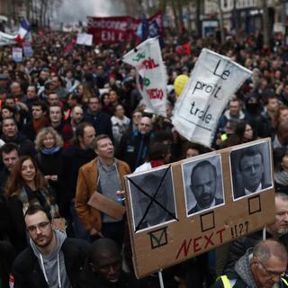Des manifestants contre la réforme des retraites en France, près de la Bastille à Paris. [EPA/Keystone - Ian Langsdon]