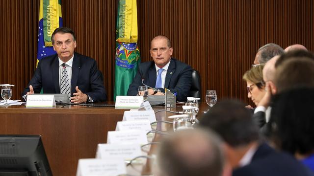 Le président Jair Bolsonaro (à gauche) et son chef du gouvernement Onyx Lorenzoni lors du premier Conseil des ministres. [AFP - Marcos Correa/ Brazilian presidency]