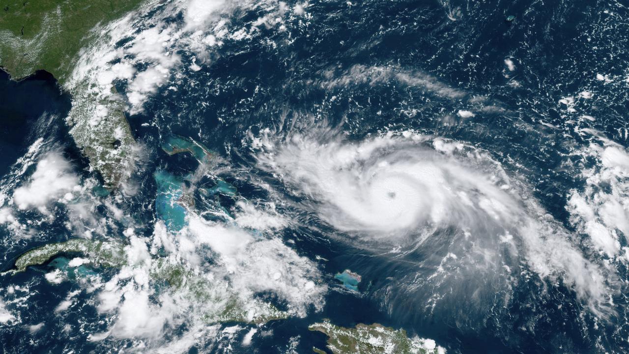 Avec des vents atteignant 185 km/h Dorian est devenu vendredi un ouragan majeur de catégorie 3 sur une échelle de 5.