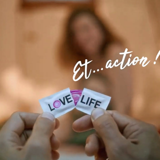 La campagne veut encourager une utilisation plus systématique du préservatif. [Love Life]