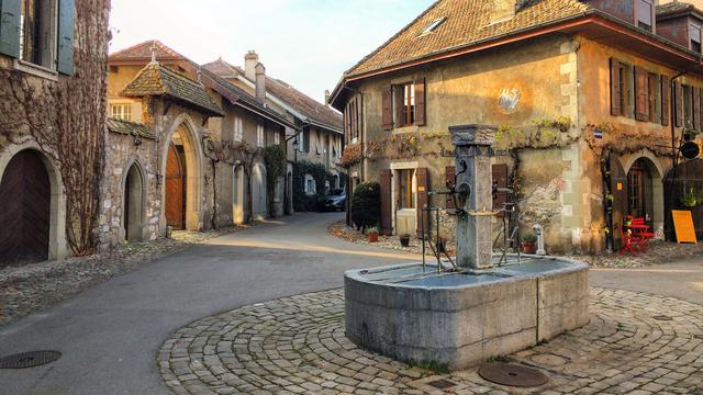 Une fontaine du village de Saint-Prex. [CC 4.0 - Jeremy.toma]